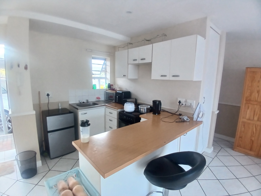 To Let 1 Bedroom Property for Rent in Humewood Eastern Cape